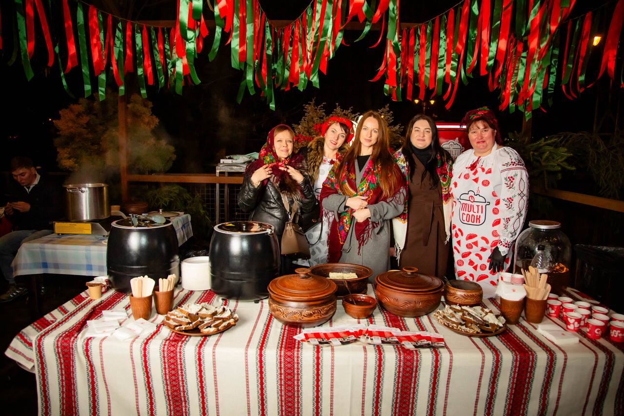 Напередодні новорічно-різдвяних свят: Multi Cook про добрі справи, які зігрівають серця