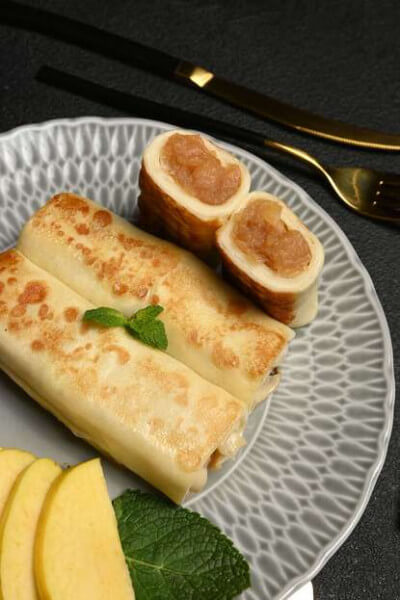 Caramelized apple crepes