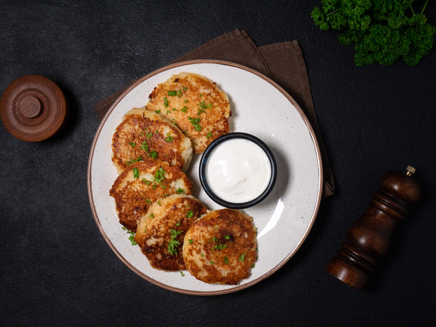 Meat potato fritters (Deruny)