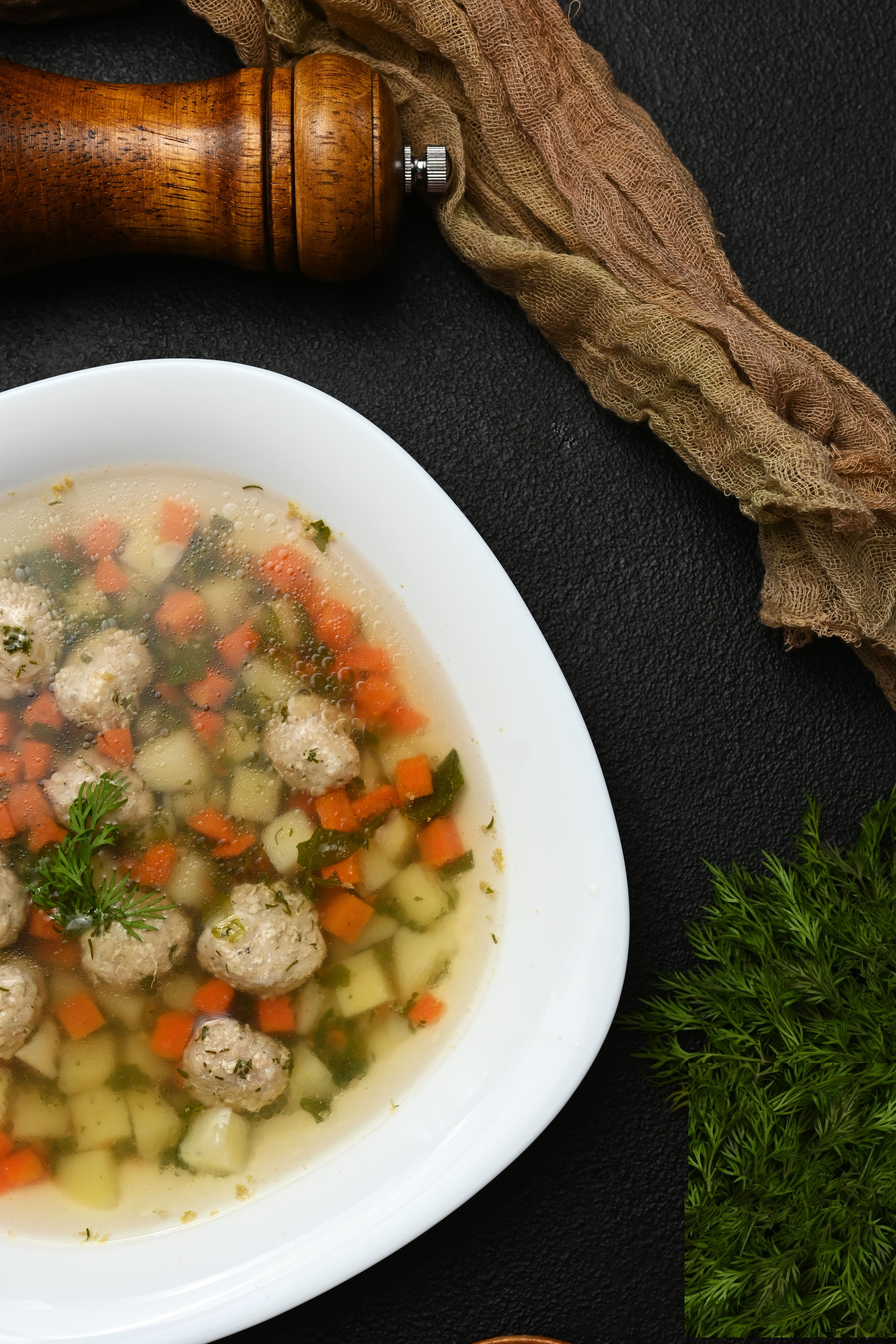 Suppe mit Fleischbällchen