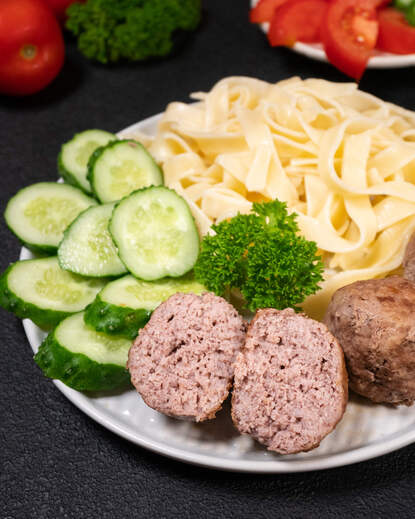 Fleischbällchen für Kinder auf Wachteleiern