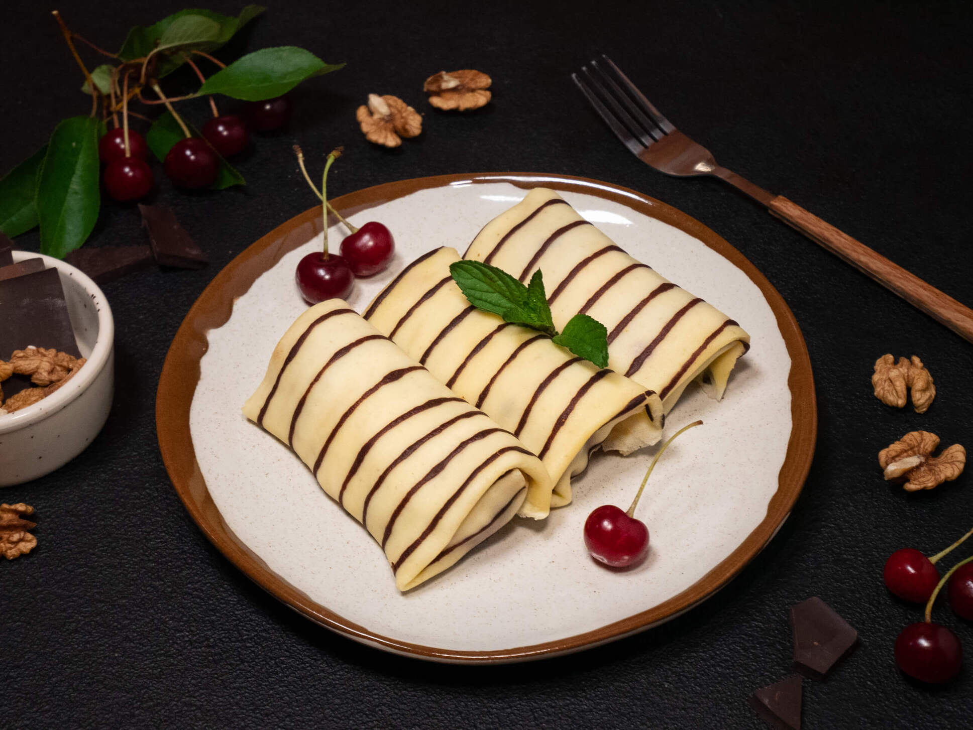 Млинці з вишнею та шоколадом