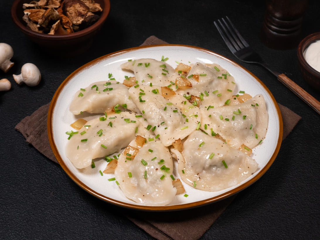 Wareniki (Teigtauschen) mit Kartoffeln und Steinpilzen