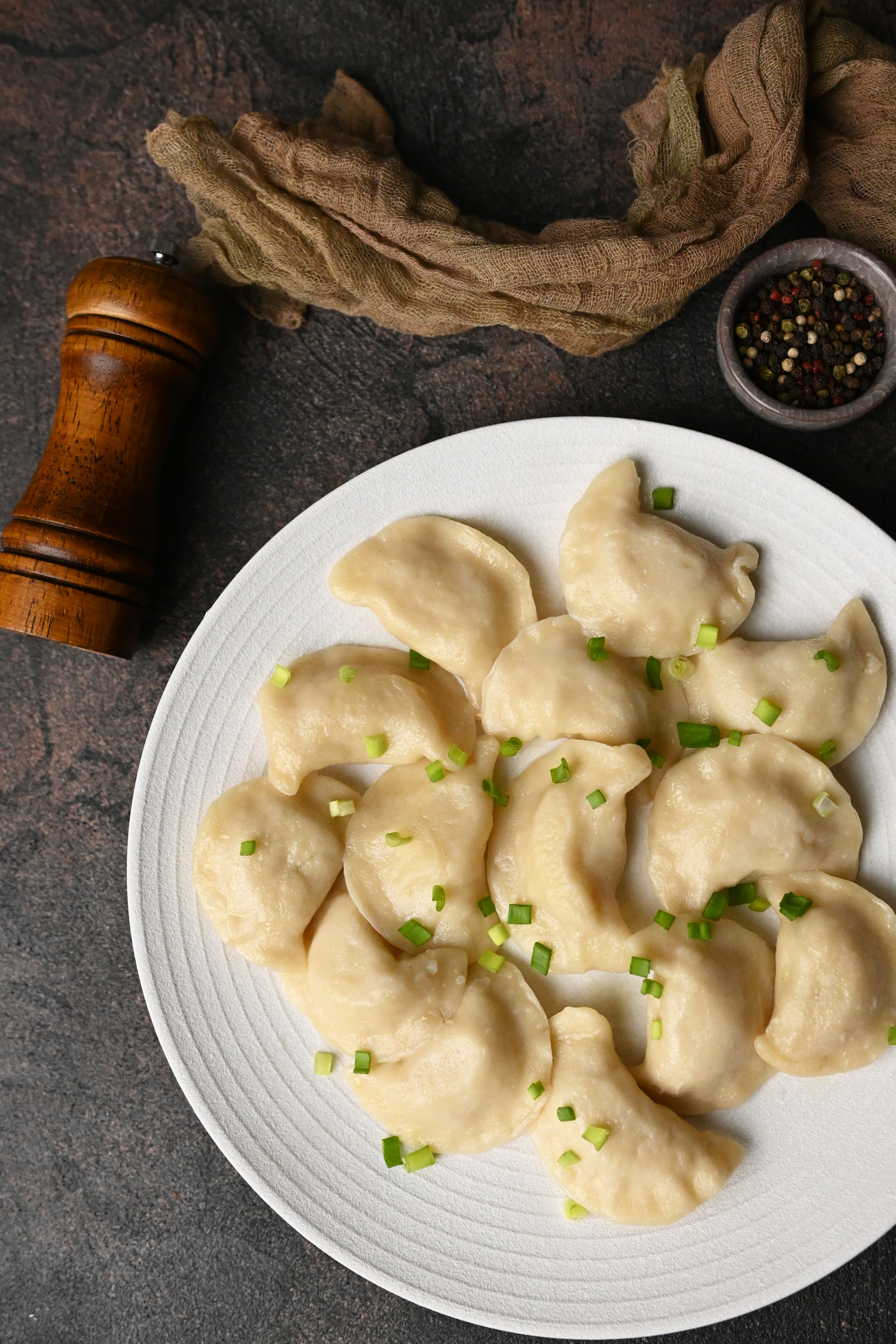 Wareniki (Teigtauschen) mit gesalzenem Käse