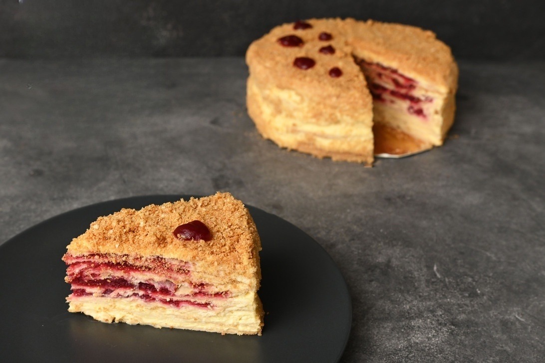 Торт Наполеон з малиною