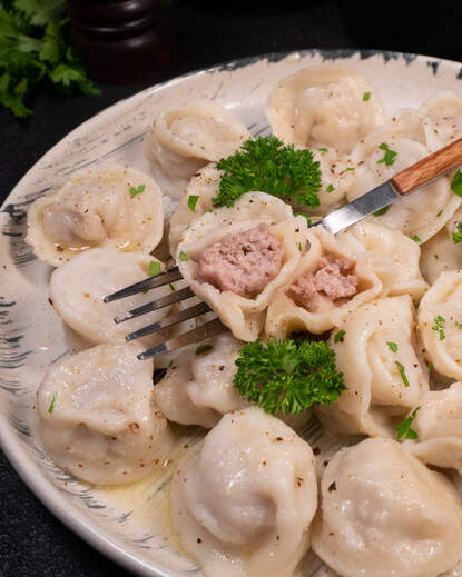 Pelmeni (Maultaschen) mit Huhn und Schweinefleisch