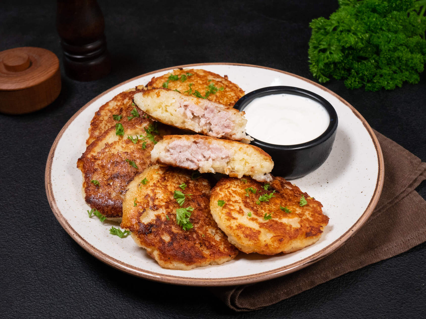 Meat potato fritters (Deruny)