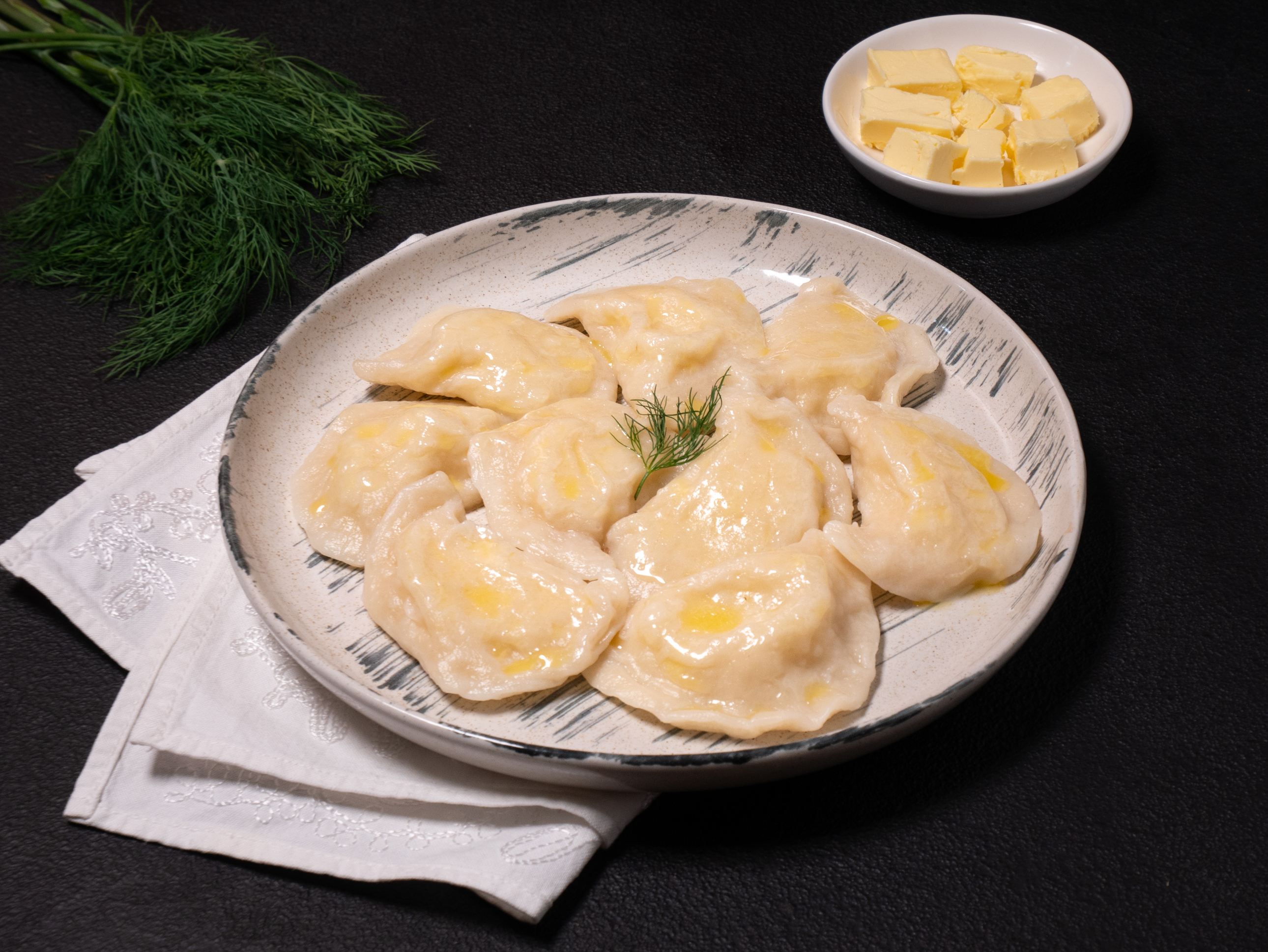 Wareniki (Teigtaschen) mit Kartoffeln und Butter