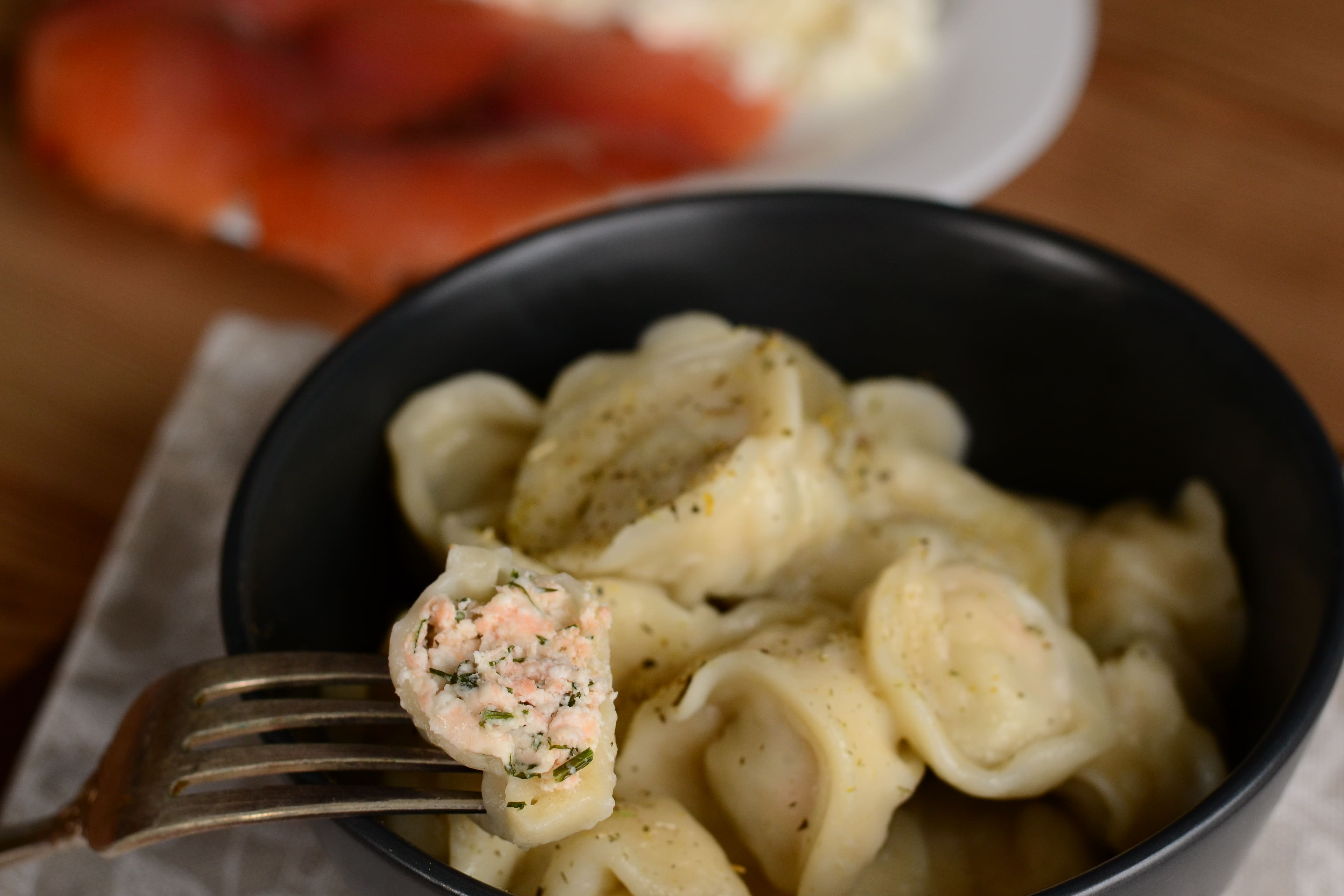 Pelmeni (Maultaschen) mit Lachs und Quark