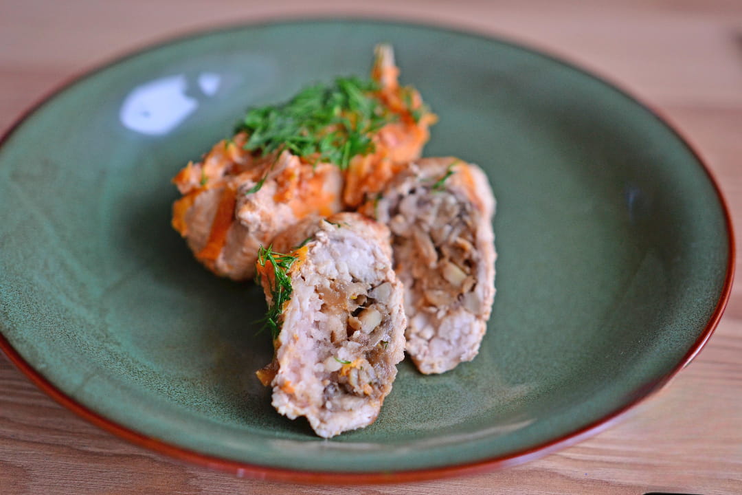 Крученики зі свинини та грибами