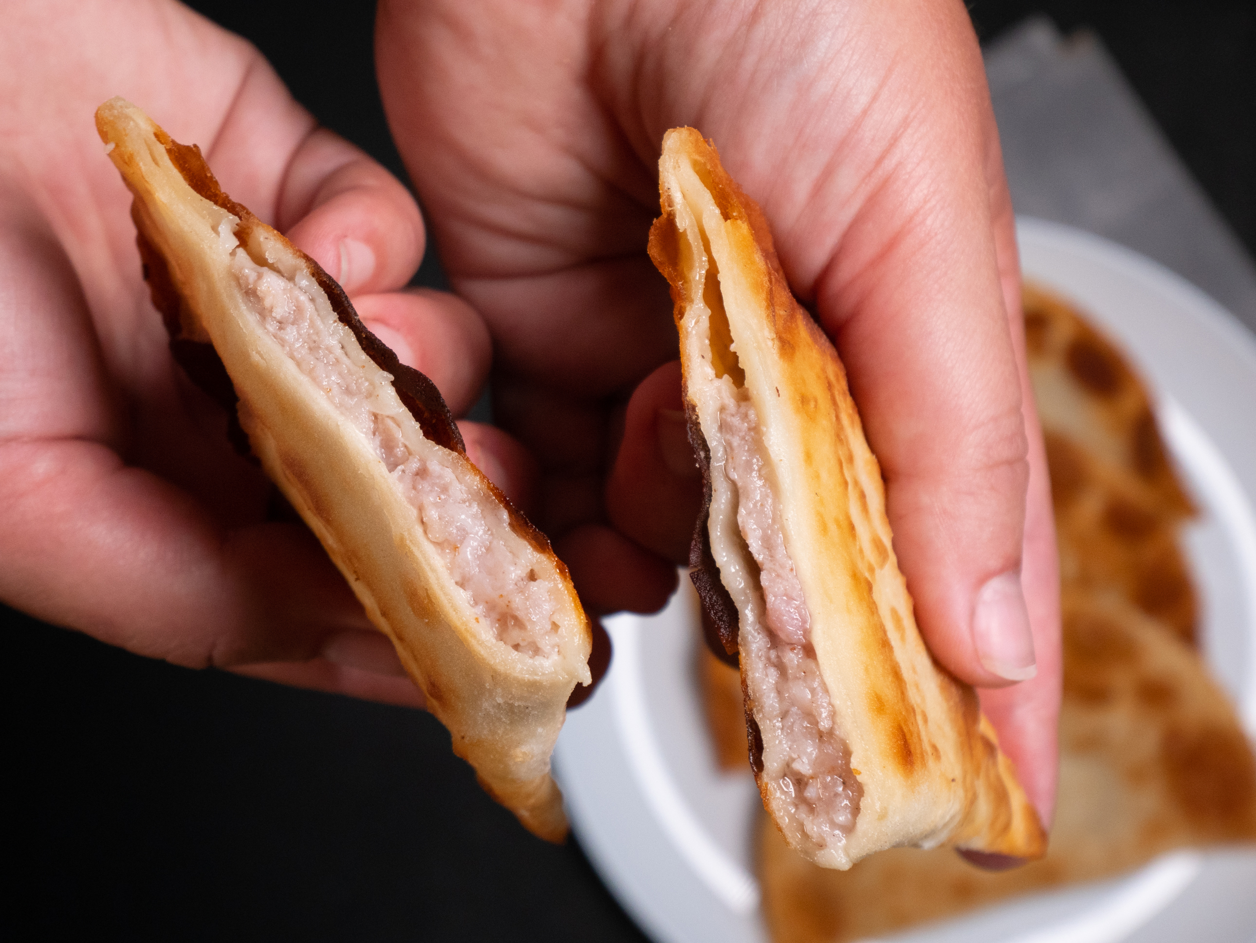 Tschebureki (Fleischtaschen) mit Schweinefleisch