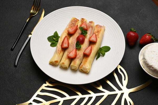 Cheese and strawberry crepes