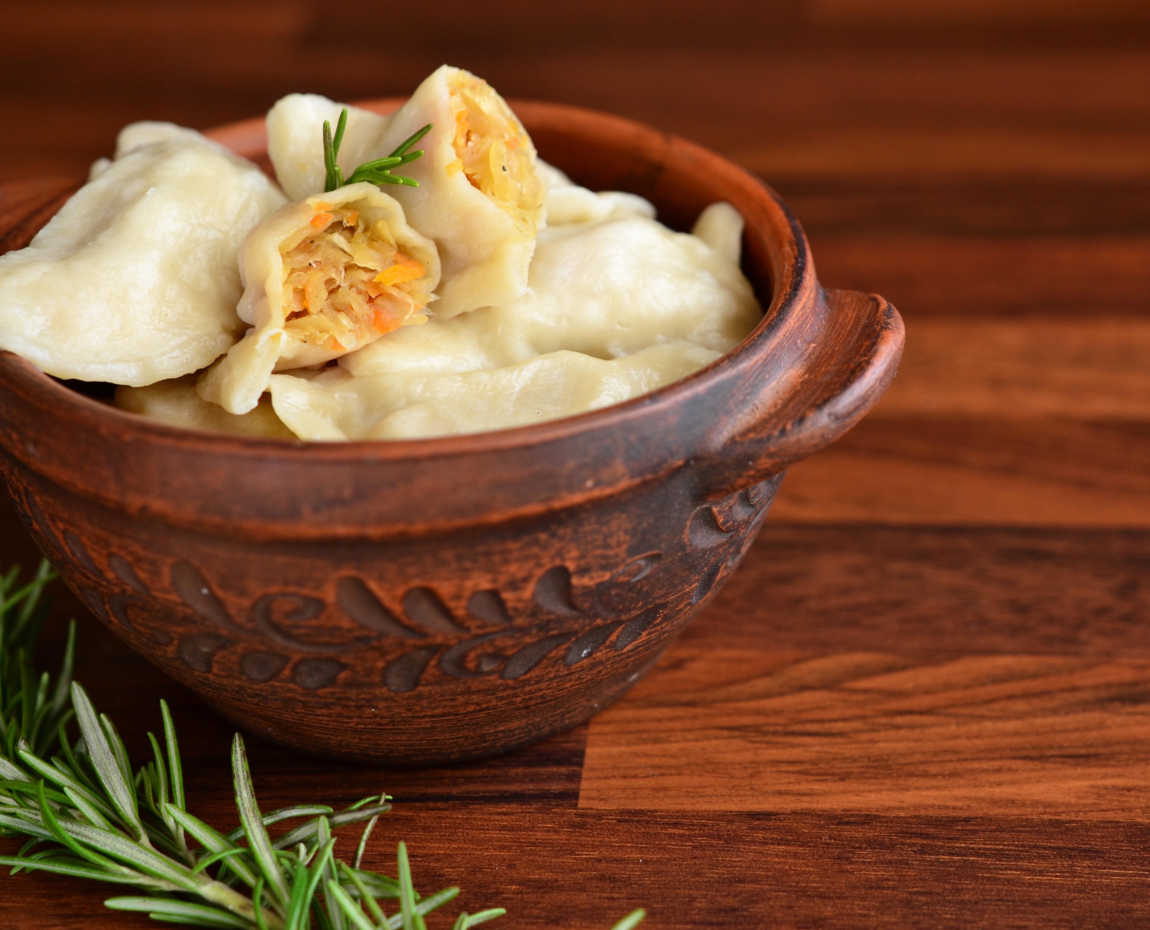 Wareniki (Teigtauschen) mit Kohl und Steinpilzen