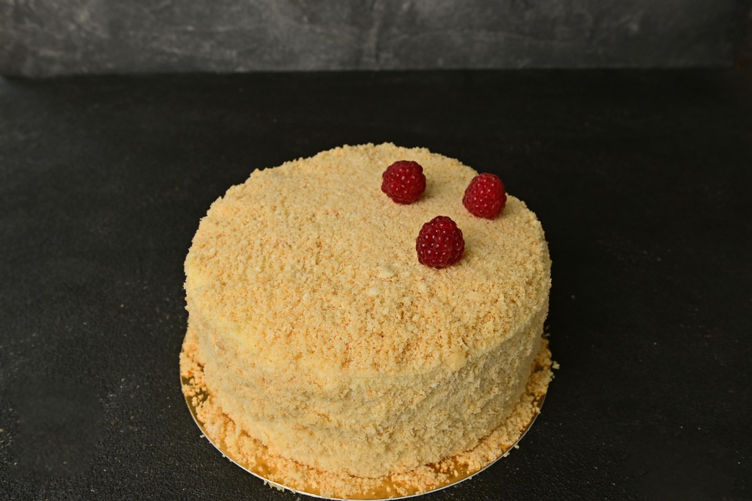 Торт Наполеон з малиною