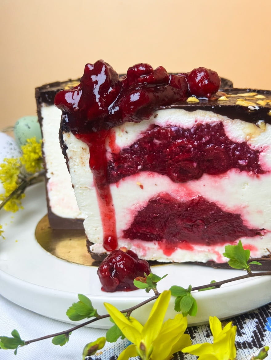 Сирна паска з вишнею