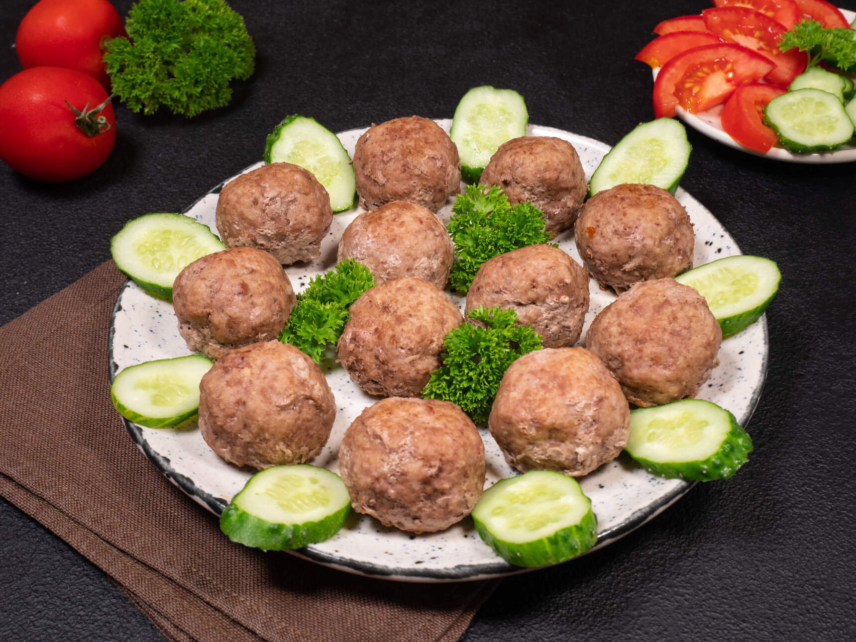 Fleischbällchen für Kinder auf Wachteleiern