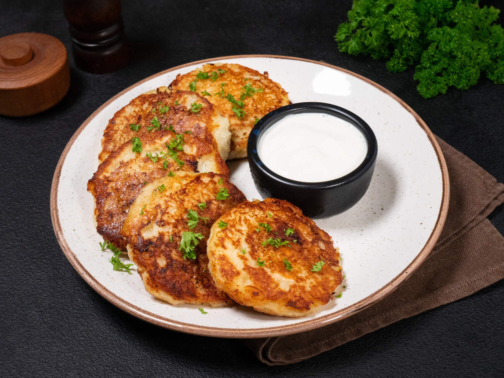 Deruny (Kartoffelpuffer) mit Fleisch